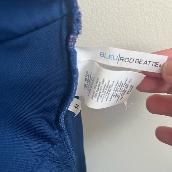 NWOT Women's Molded-Cup One-Piece Printed Plunge V-Neck Swimsuit size 14 - Picture 7 of 12